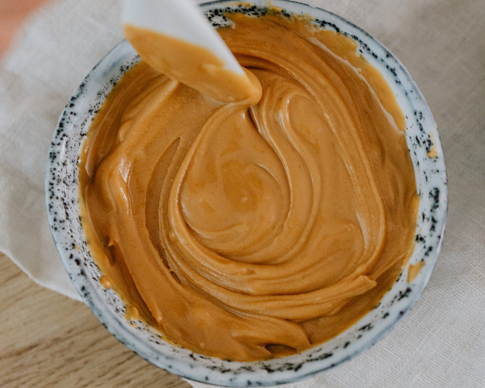 Receita fit: bombom de banana com pasta de amendoim - Famintas