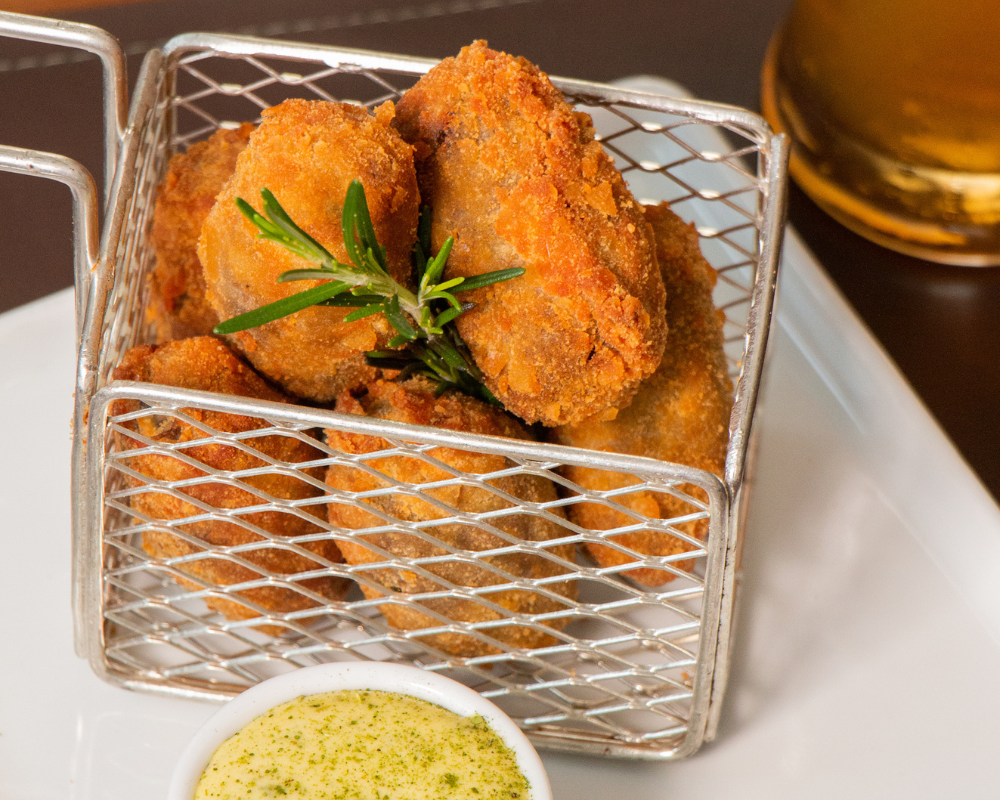 hilton porto alegre - Croquetes De Costela com Bernaise de Erva Mate