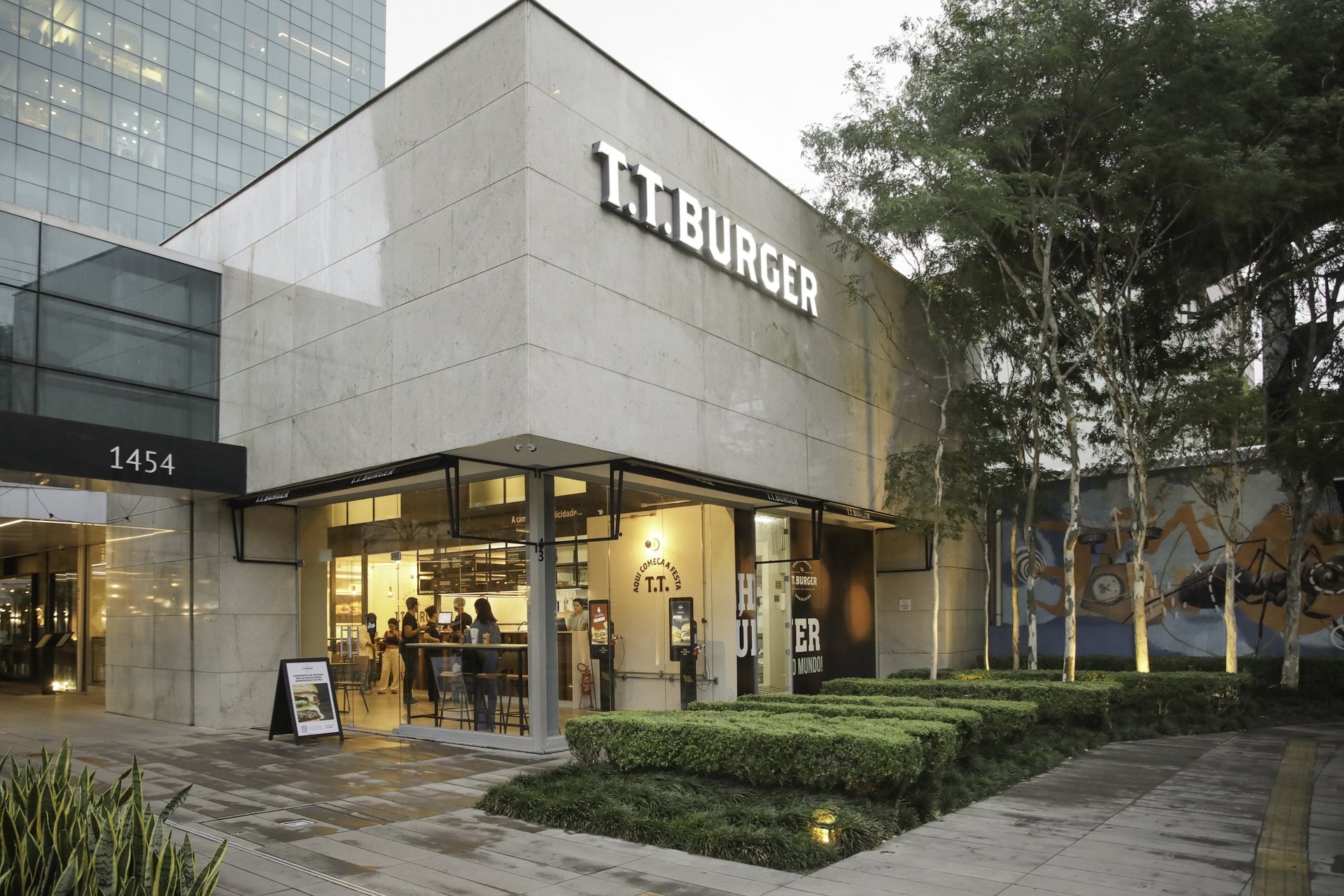 T.T. Burger chega a Porto Alegre